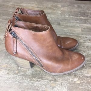 Dolce Vita Size 9.5 Brown Booties